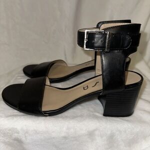 Unisa Womens Black Ankle Strap Block Heels Open Toe Sandals Size 7 M